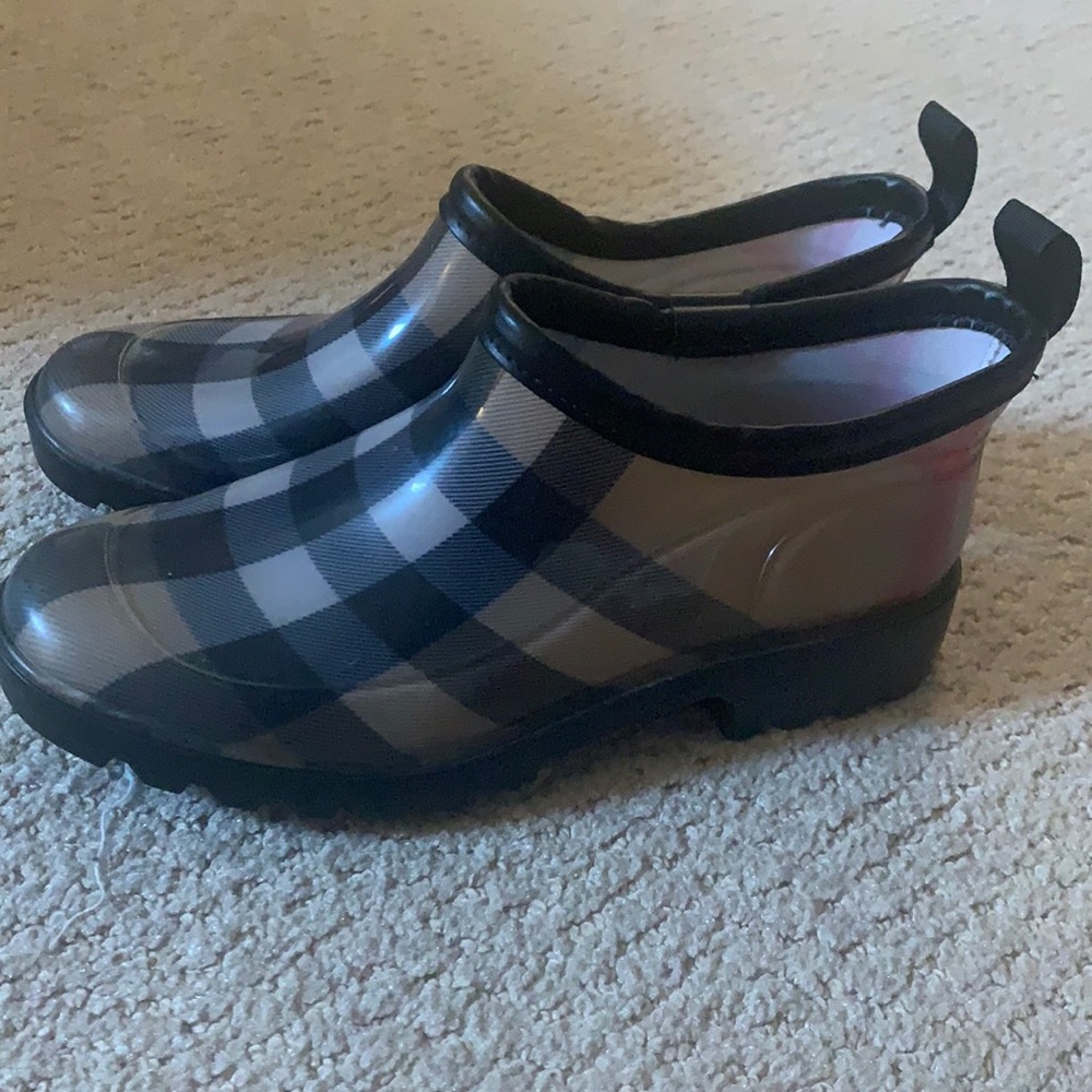 Burberry rubber and leather nova Check short rain boots.